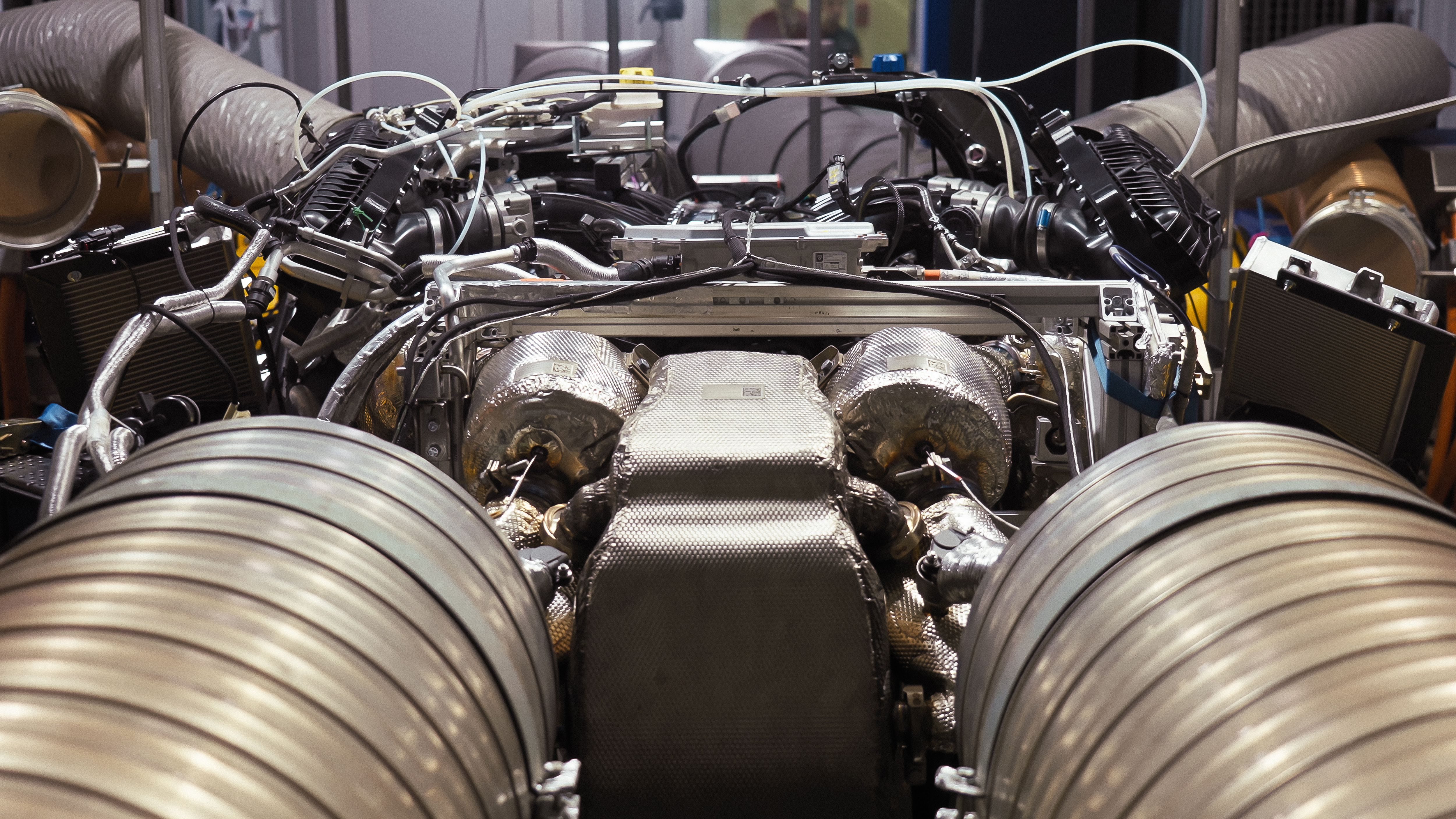 The first test data came from runs of the newly developed V16 engine on test benches in several countries.